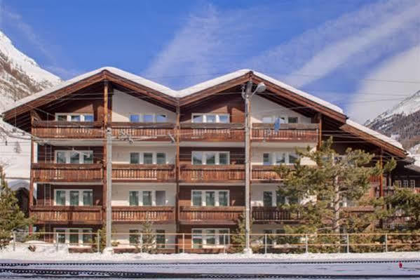 Hotel Sarazena Zermatt Exterior photo